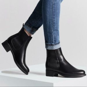 La Canadienne Sara Chelsea Boots